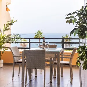 frontline-penthouse-with-heated-pool-and-parking.in-canary-islands.com/